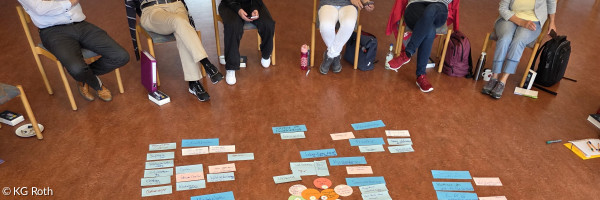 Mitglieder des Kirchenvorstands in Diskussion